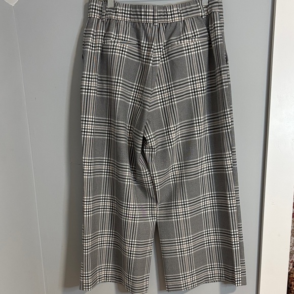 Plaid‎ Cropped Pants - Picture 3 of 5